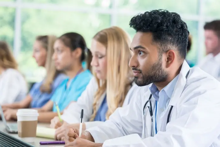 Beneficios académicos y profesionales de estudiar un posgrado