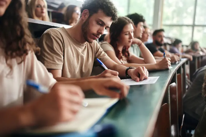 Modalidades de estudio para cursar negocios internacionales