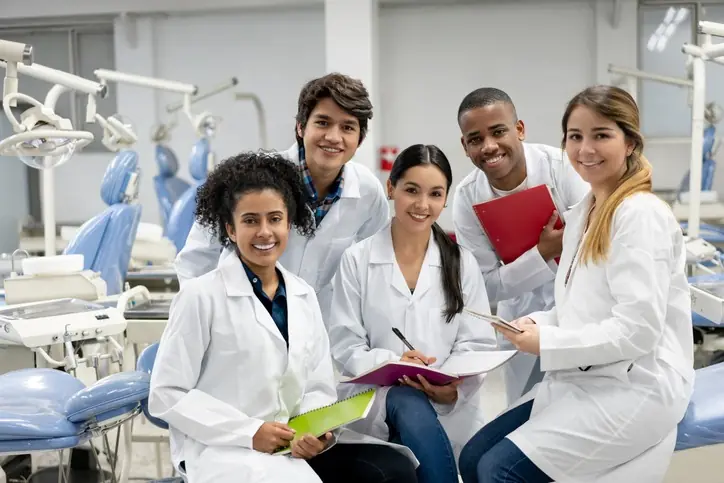 Universidades que ofrecen la carrera de Estomatología