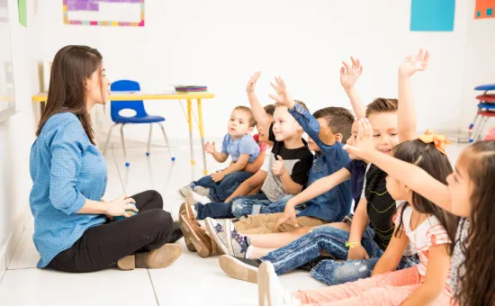Áreas en las que puede desempeñarse un profesional en Educación Inicial Docente con niños en el aula de clases