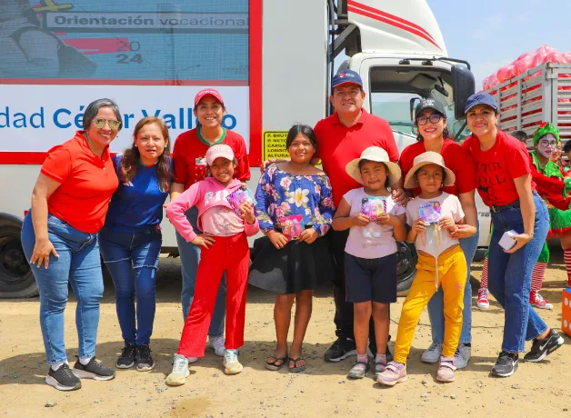voluntarios-llevan-alegria-y-regalos voluntarios-llevan-alegria-y-regalos