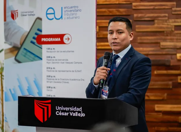 estudiantes-de-contabilidad-en-encuentro-tributario-y-aduanero