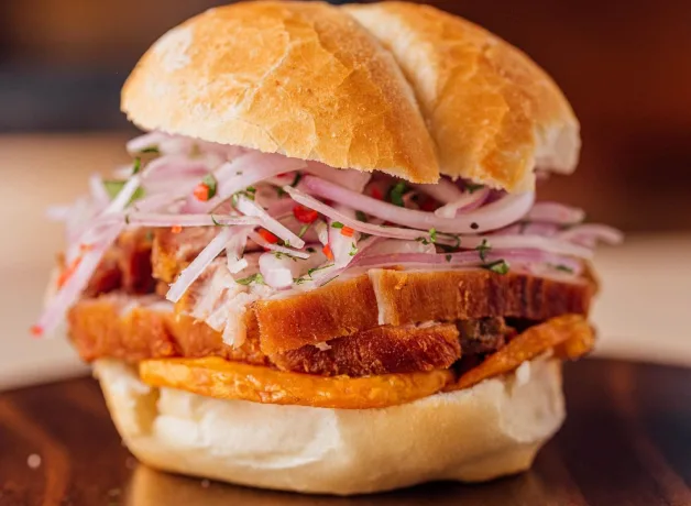 pan-con-chicharron-se-convierte-en-embajador-gastronomico