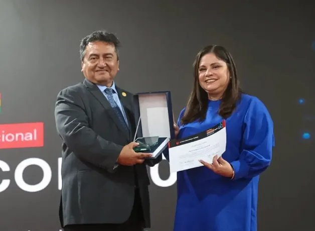 el-peruano-recibe-homenaje-de-la-ucv el-peruano-recibe-homenaje-de-la-ucv